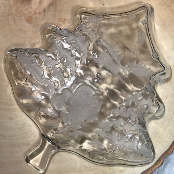 Vintage Santa Walking through the Woods Christmas Tree Shaped Glass Dish - Picture 7 of 8